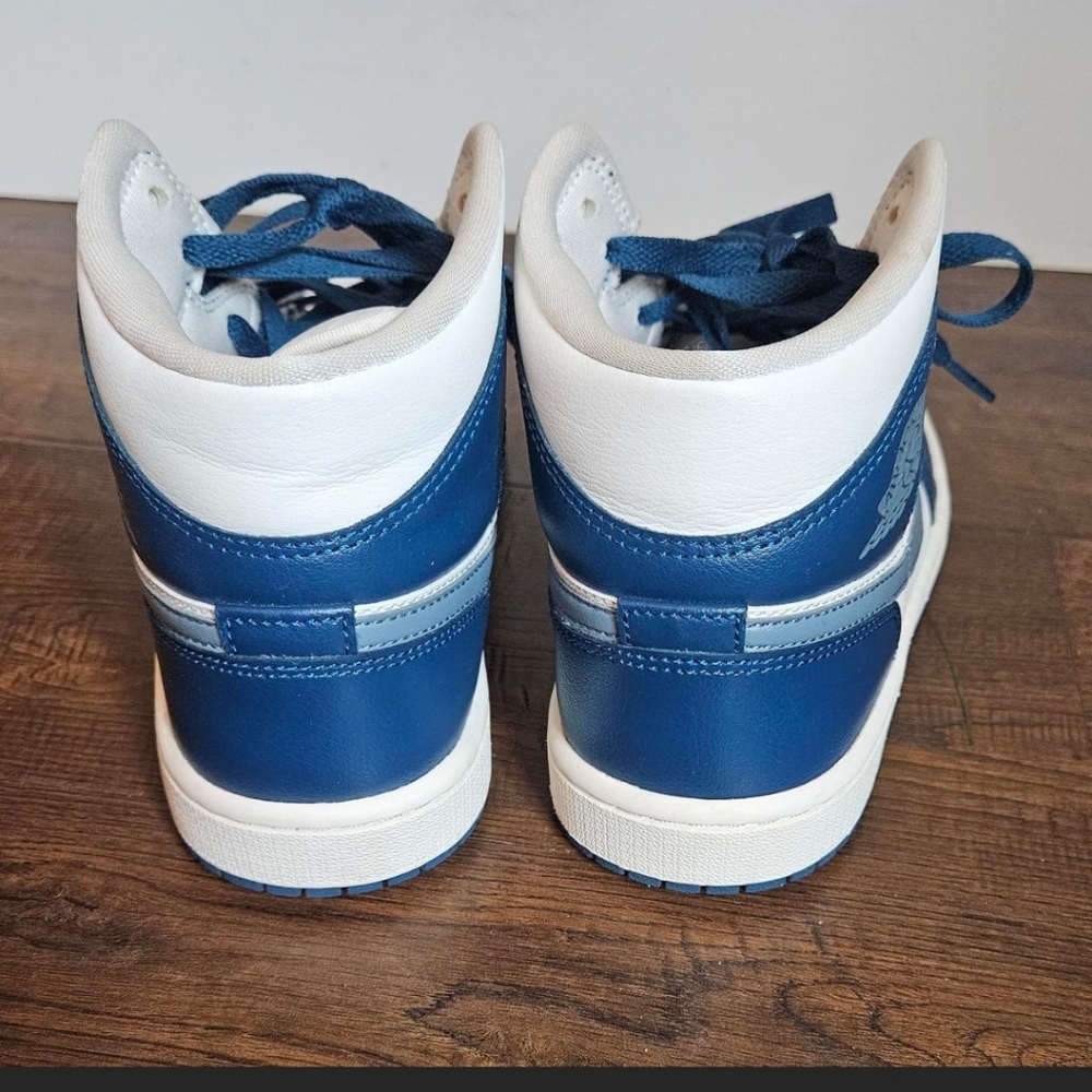 Nike Air Jordans Blue & White - Picture 3 of 5